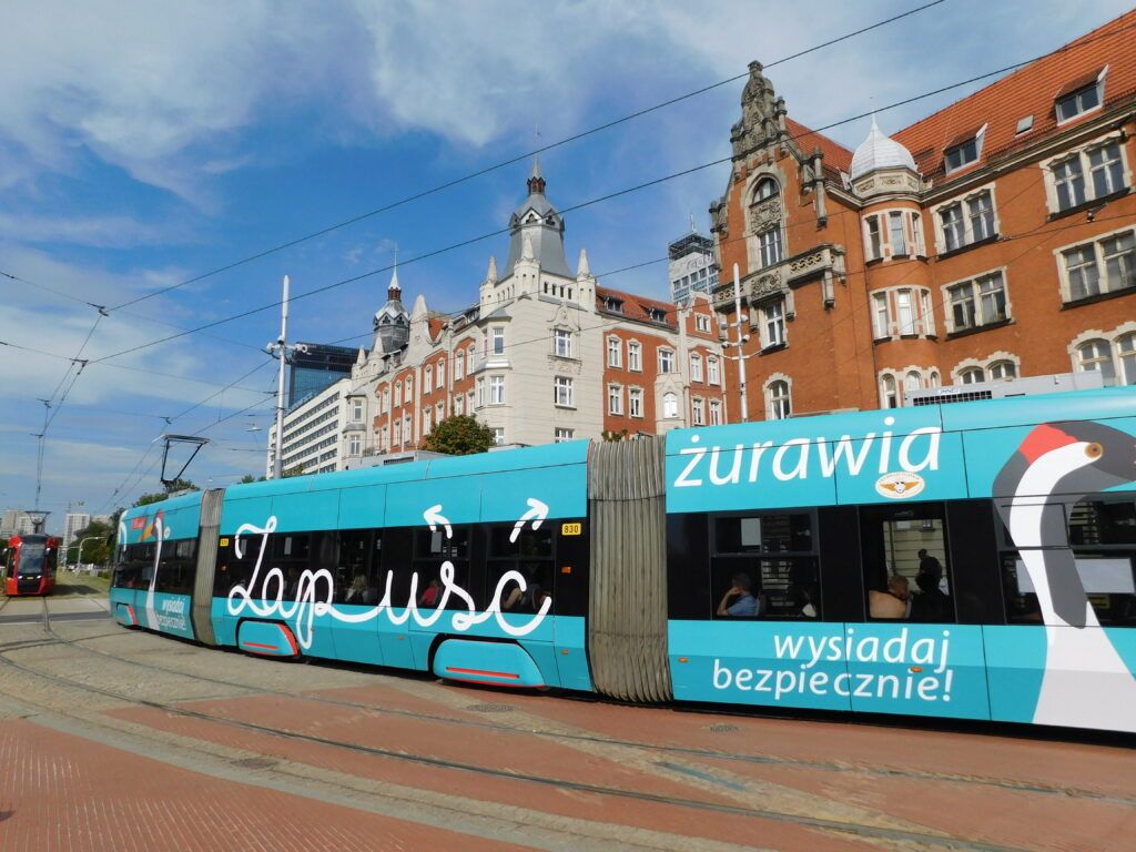 Kampania Zapuść żurawia przypomina jak bezpiecznie wysiadać z tramwaju